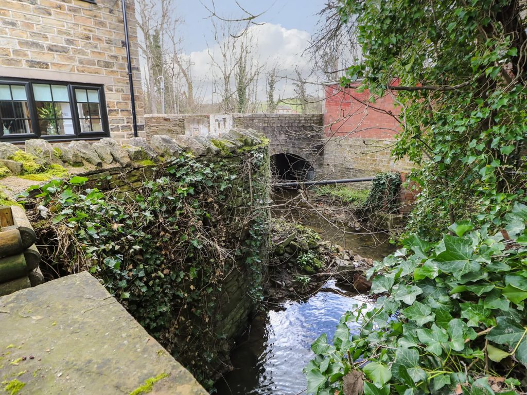 Holiday cottage in Silkstone, South Yorkshire - self catering holiday cottage for rent