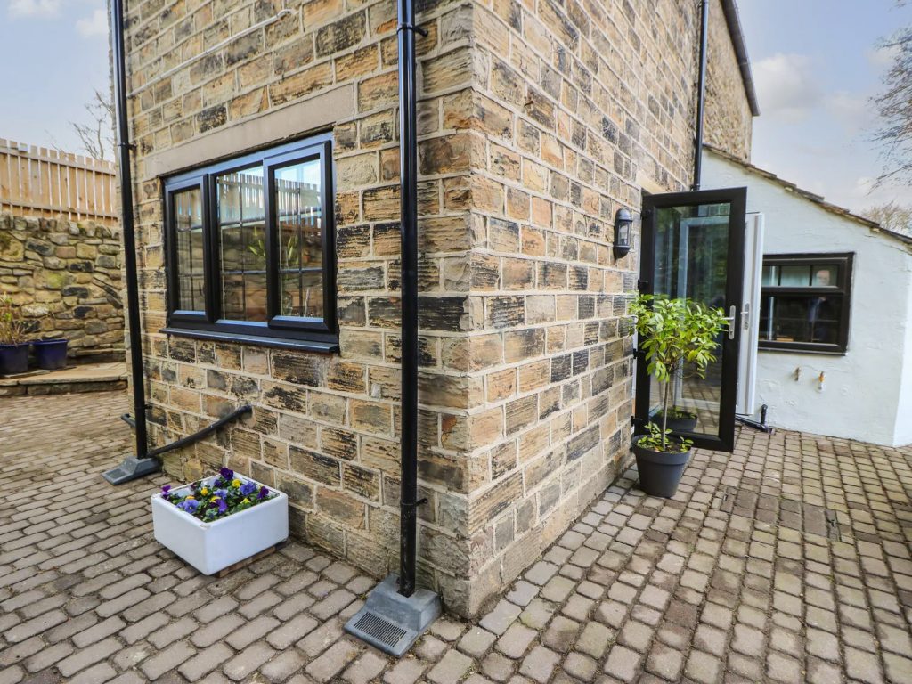 The Cottage Silkstone South Yorkshire - self catering holiday cottage for rent